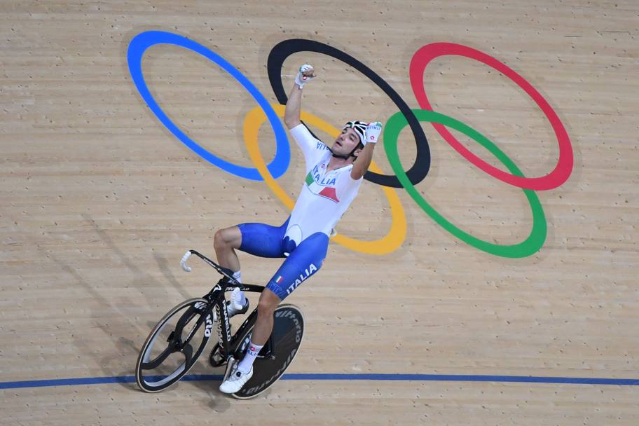 Strepitoso Elia Viviani nell&#39;omnium. E arriva una medaglia d&#39;oro storica per il ciclismo su pista azzurro. E&#39; l&#39;ottava per l&#39;Italia a Rio 2016. Afp